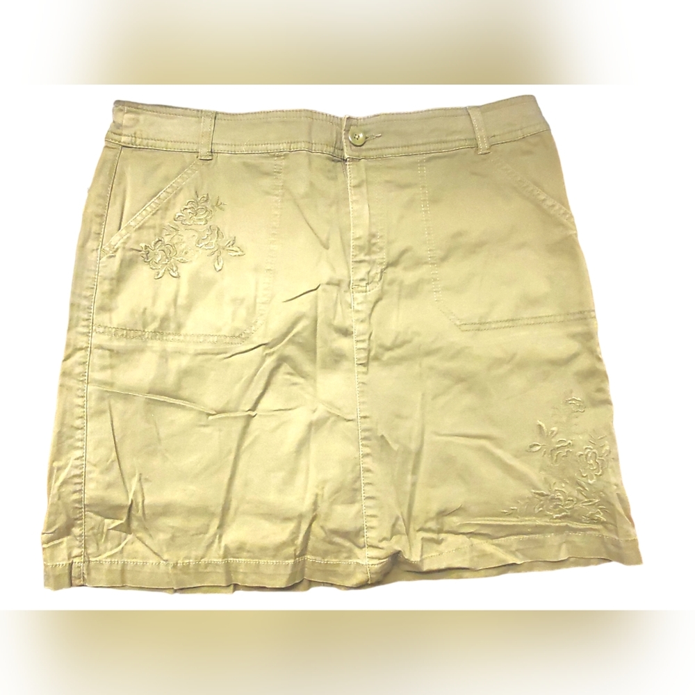 Croft And Barrow Skirt  Size 12 Green Stretch Natural Fit